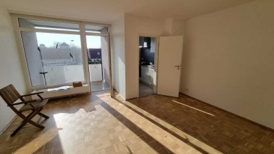 Helle, offen geschnittene 2 Zi. Wohnung mit Balkon und EBK, 2024 saniert
