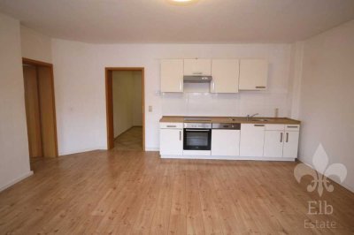 Helle und geräumige 3 Zimmer-Dachgeschosswohnung mit Einbauküche und Wanne in Stadtfeld-Ost
