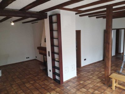 Schöne und gepflegte 3-Raum-EG-Wohnung mit Balkon und Einbauküche in Ilvesheim