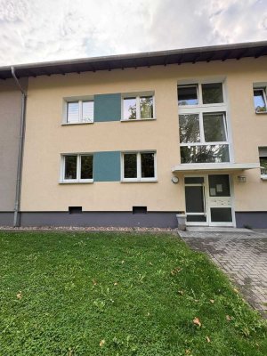 Hier wird Entspannung groß geschrieben: renovierte 3,5 Raum Wohnung mit Tageslichtbad & Balkon!