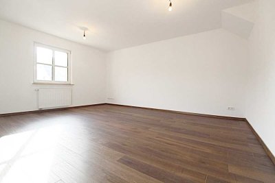 Nachmieter gesucht! Attraktive und neuwertige Wohnung mit großer Dachterrasse!
