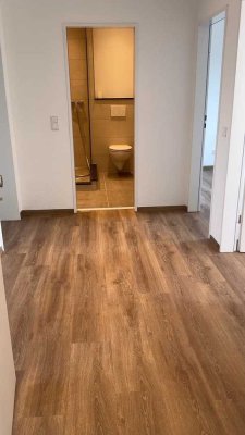 Erstbezug nach Kernsanierung- 3-Zimmer-Wohnung mit Balkon im Zweifamilienhaus