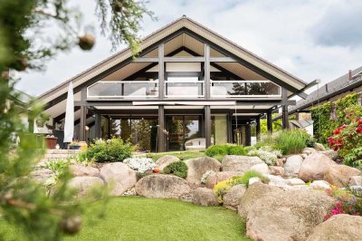 Exklusives Design-Lofthaus mit parkähnlichem Garten