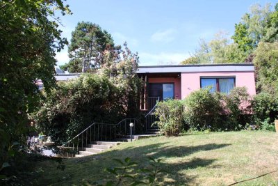 Sehr schöner massiver Bungalow mit Einliegerwohnung in toller Lage