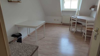 Gepflegte 1-Zimmer Dachgeschosswohnung in Friedrich von Schiller Strasse