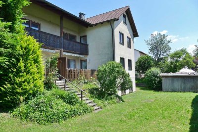 Zur Neugestaltung: Großes 3-Familienhaus mit Ausbaureserve in zentraler Lage