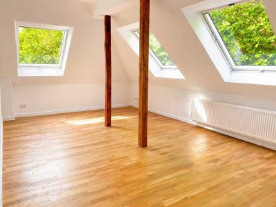 +++ ALTBAUCHARME TRIFFT DACHGESCHOSS - WOHNUNG MIT FLAIR+++