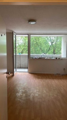 Exklusive 1-Raum-Hochparterre-Wohnung mit Balkon in Offenbach