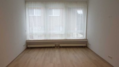 Wunderschöne helle Hochparterrewohnung mit PKW-Stellplatz vor dem Haus