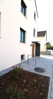Erstklassige Erdgeschosswohnung in Manching mit sonnigem Garten und einladender Terrasse