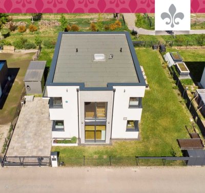 HÖCHSTER KOMFORT IN MODERNEM DESIGN - TRAUMVILLA IM ROUSSEAU PARK LUDWIGSFELDE