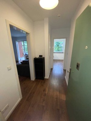 Ruhiges, modernisiertes und voll möbliertes 2-Zimmer-Apartment mit guter Anbindung