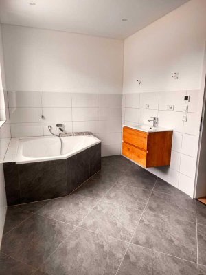 Moderne 3-Zimmer-Wohnung mit großer Terrasse, Fußbodenheizung & Stellplatz – barrierefrei!