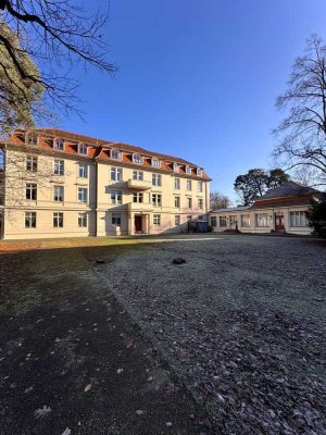 4-Zimmer-Rarität mit 100-m²-Dachterrasse & Balkon im denkmalgeschützten Sanatorium
