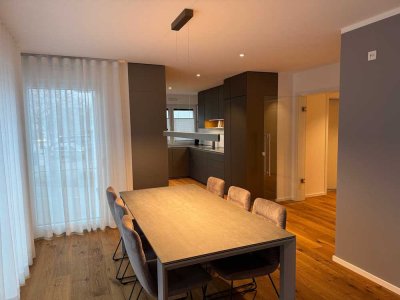 Luxuriöse, lichtdurchflutete 3-Zimmer Wohnung mit überdachter Dachterrasse