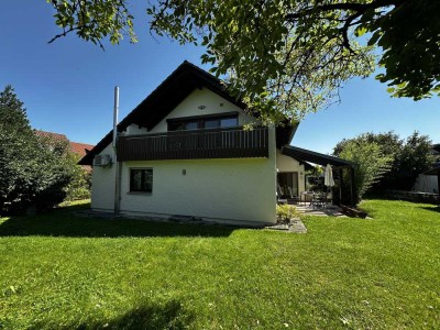 Einfamilienhaus mit Einliegerwohnung und Doppelgarage