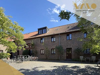 Bezugsfrei ab dem 01.06.26: Appartement in stilvoller und denkmalgeschützter Hofanlage zu verkaufen!