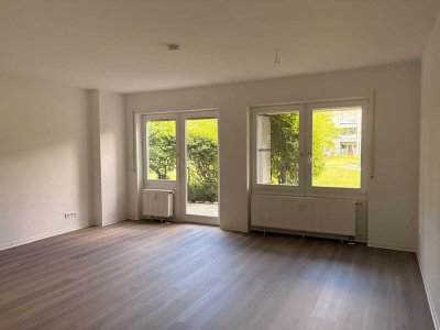 Dreieichenhof: Helle 2 Zimmer Wohnung mit Terrasse zum Innenhof