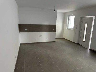 Erstbezug nach Sanierung: ansprechende 2-Zimmer-Wohnung mit Terasse in Ludwigshafen
