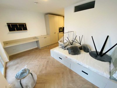 Traumhafte möblierte Wohnung mit Balkon direkt zum ruhigen Innenhof mit EBK und Abstellkammer!!!!