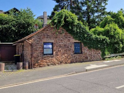 abrissbedürftiges Bruchsteinhaus mit kleinem Garten in Kreuzau Üdingen