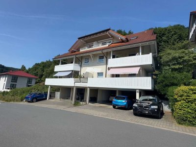 Top gepflegte 3 Zimmer-Wohnung mit Balkon + Garten im 1. OG