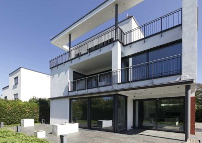 Villa der Extraklasse – Zeitlose Architektur in Frankfurts Premiumlage