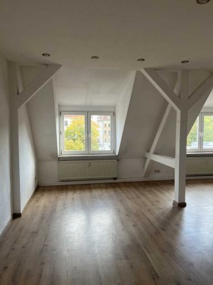 Renovierte Dachgeschoss-Maisonette Wohnung