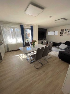 � Sanierte 3-Zimmer-Wohnung mit Balkon & TG-Stellplatz – zentral in Leonberg