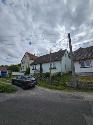 Kleines Einfamilienhaus, mit Nebengelass und separatem Garten, zu verkaufen :)