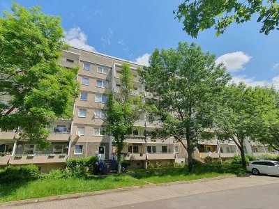 Familienfreundliche 3-Raum-Wohnung mit Loggia im Grünen! Für 4-Personenhaushalt!