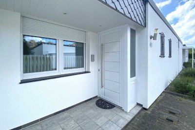 Bungalow mit Wintergarten, Atriumgarten & Garage in ruhiger Lage