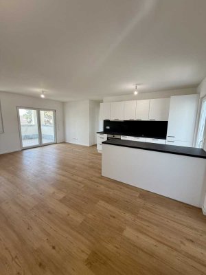 W18 - Penthouse 3-Zi-Wohnung mit Balkon und Küche