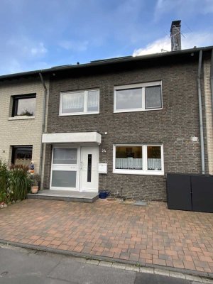 Gepflegte Wohnung mit einem Zimmer und EBK in Langenfeld (Rheinland)