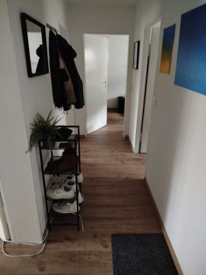 3 Zimmer mit Balkon in Hettenleidelheim - Frisch renoviert für Sie