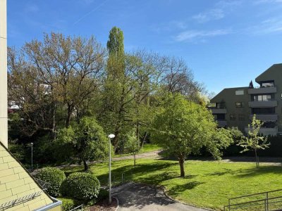„Ruhe + Licht + Grünblick“ in Botnang, gepflegte 3-Zi.-ETW mit 2 Balkonen, ca. 100 m² Wfl.