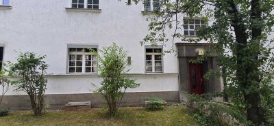 Geschmackvolle voll möblierte 3-Zimmer-Hochparterre-Wohnung mit Balkon und EBK in Berlin Tempelhof