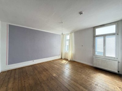 Gut geschnittene 2-Zimmer Altbau Wohnung *hohe Decken*