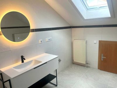 Traumhafte 2-Zimmer-Dachgeschosswohnung in Bodenmais – mit Balkon, Stellplatz und Küche