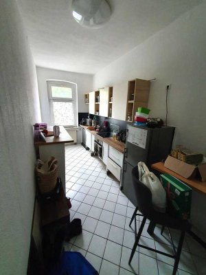 Zentral nahe Hbf., geräumig, Einbauküche - Gut geschnittene 2-Zimmerwhg. mit Altbaucharme!