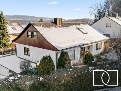 Zentrale Lage! Einfamilienhaus mit traumhaftem Grundstück und ELW in Aichig