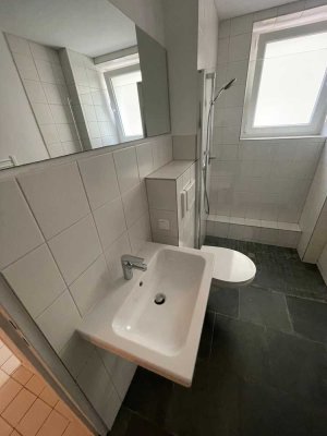 Erstbezug nach Sanierung mit Balkon und EBK: Exklusive 2,5-Raum-Wohnung in Berlin Tiergarten