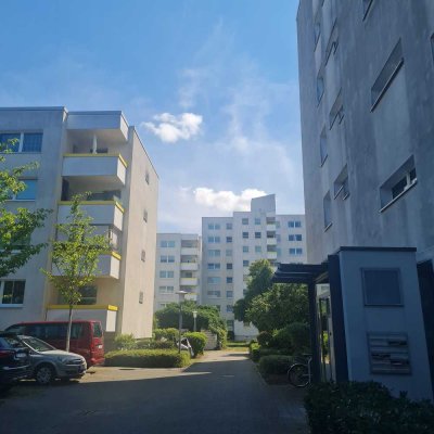 Geschmackvolle, modernisierte 4,5-Raum-Wohnung mit geh. Innenausstattung mit EBK