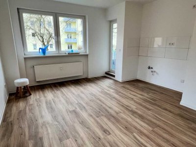 * W O W  modernes DUSCHBAD, Vinylboden, Wohnküche * ERDGESCHOSS * EINFACHES ARBEITERVIERTEL
