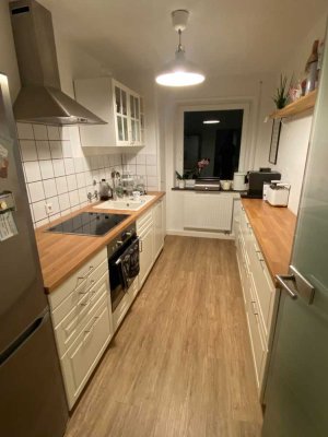 Ansprechende und gepflegte 4 Zi.-EG-Wohnung mit Balkon und Einbauküche in Neu-Ulm