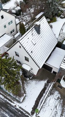 Freistehendes Einfamilienhaus mit großem Garten
