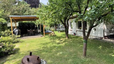 Charmantes EFH in zentraler Lage mit idyllischem Garten PROVISIONSFREI