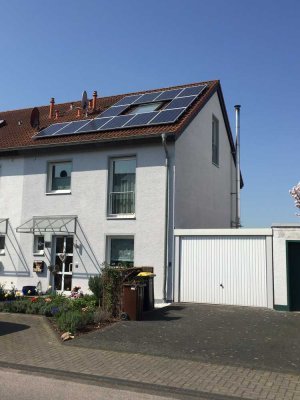 Modernes Einfamilienhaus mit sonnigem Südgarten und Garage