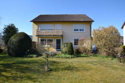 Ein- bis Zweifamilienhaus in ruhiger Ortsrandlage von Eschershausen!