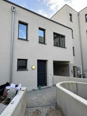 Innenhof | gemütliches 4-Zimmer-Townhaus (E1) mit eigenem Garten und Gäste-WC | ab sofort verfügbar!